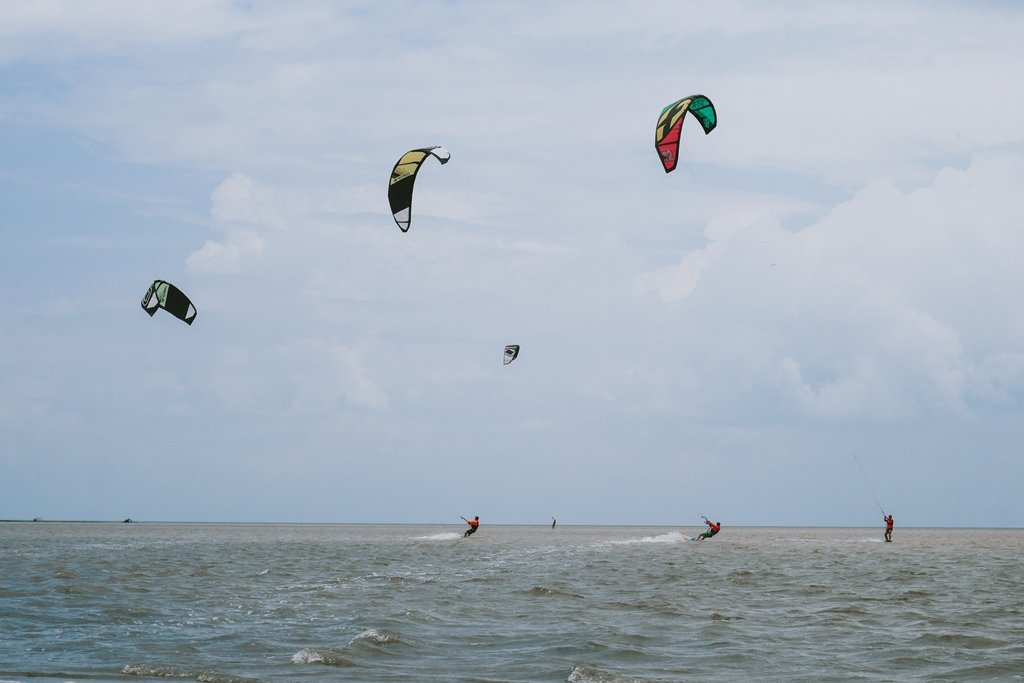កីឡាជិះស្គីតោងខ្លែង