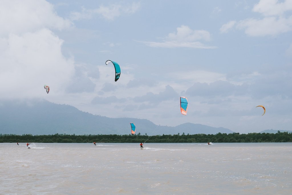 កីឡាជិះស្គីតោងខ្លែង