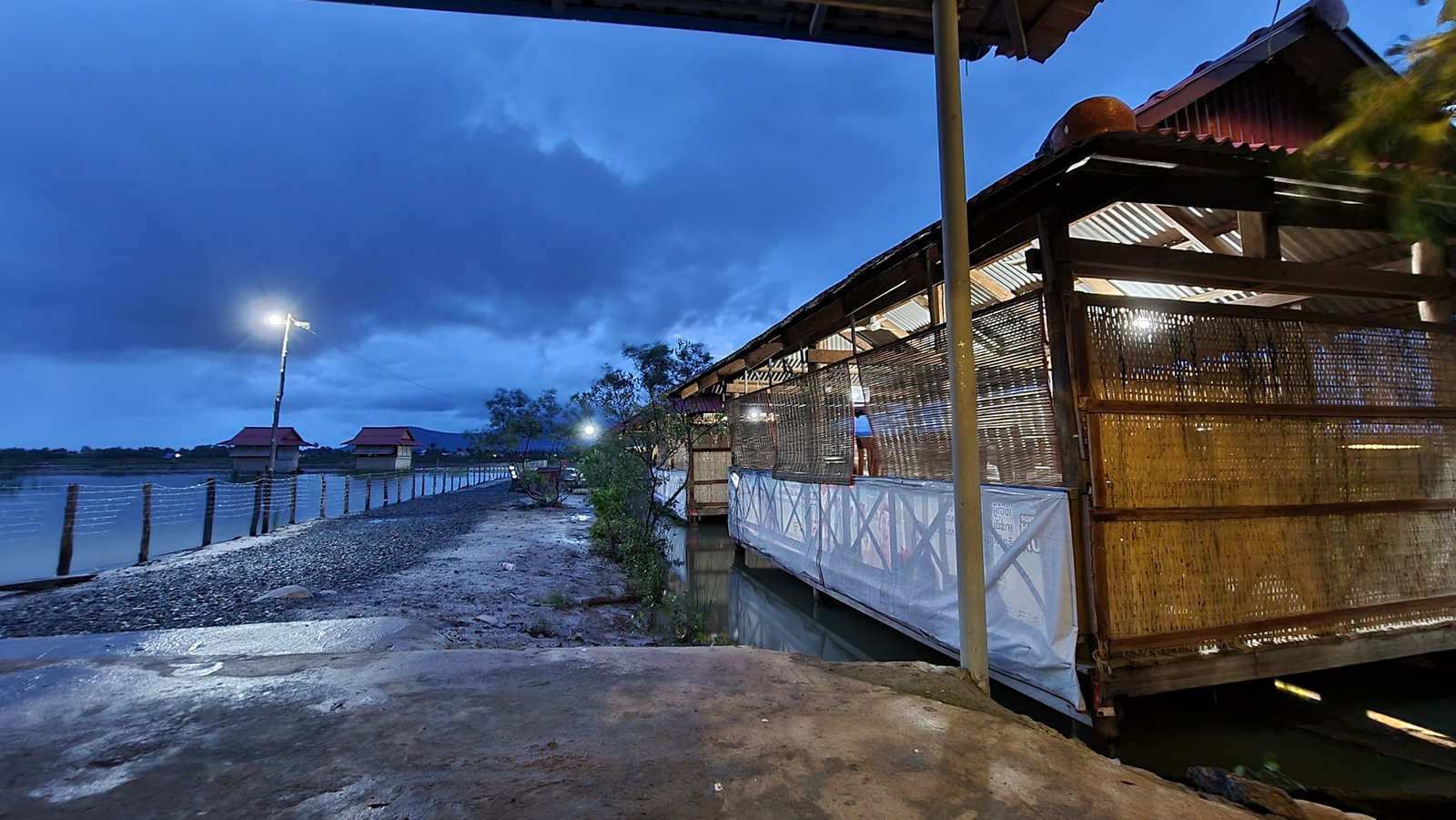អាហារដ្ឋានស្រែអំបិលធម្មជាតិ