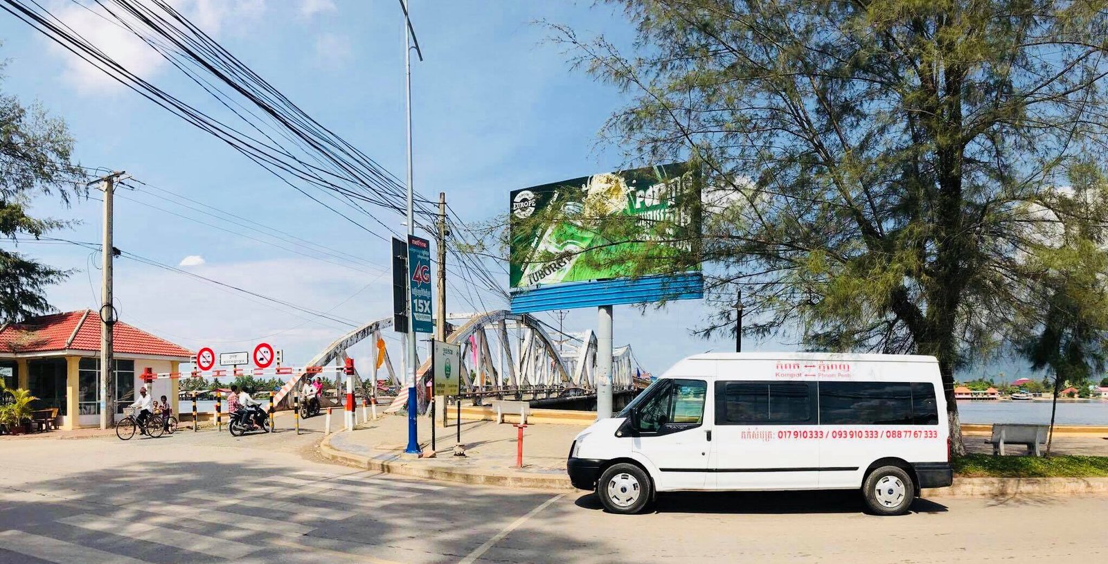 រថយន្តធ្វើដំណើរ