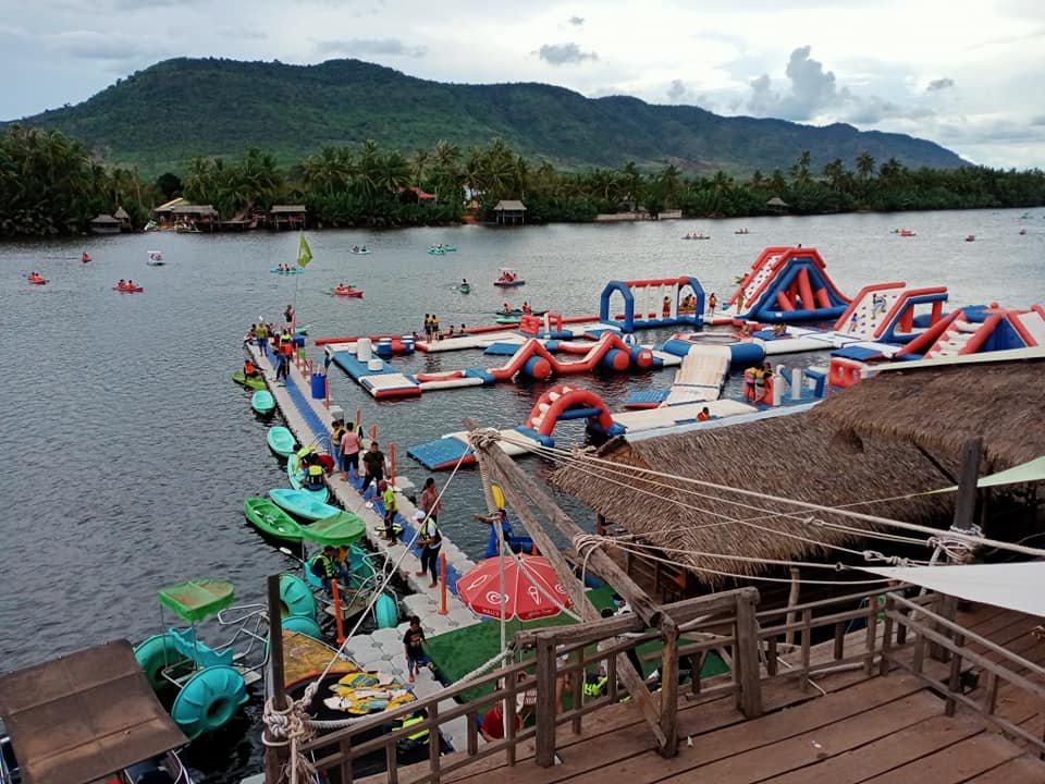 ការជិះពោងរអិលបណ្ដែតទឹក