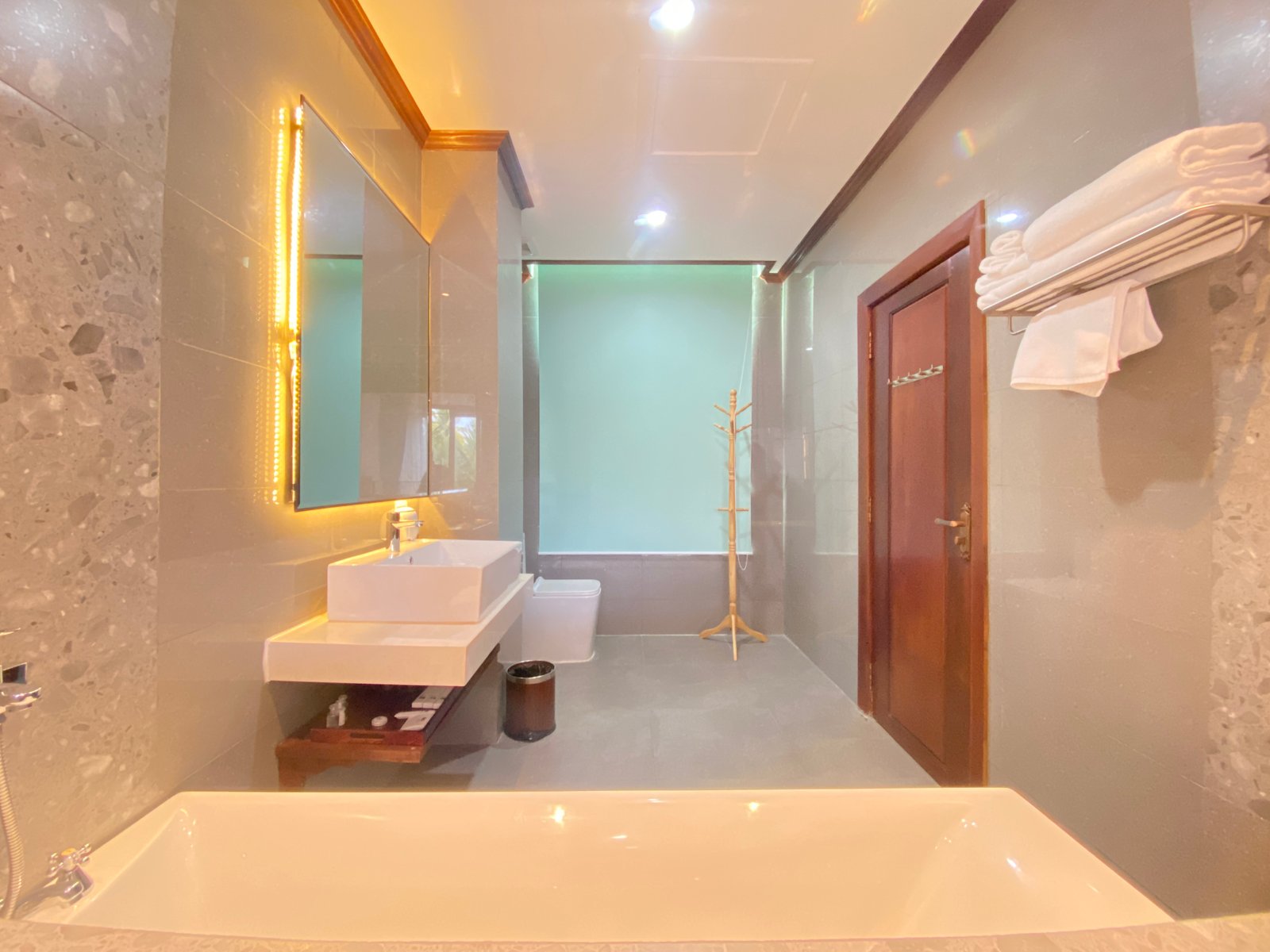 ឡូដស៍ មុនីឥស្សរា កំពត