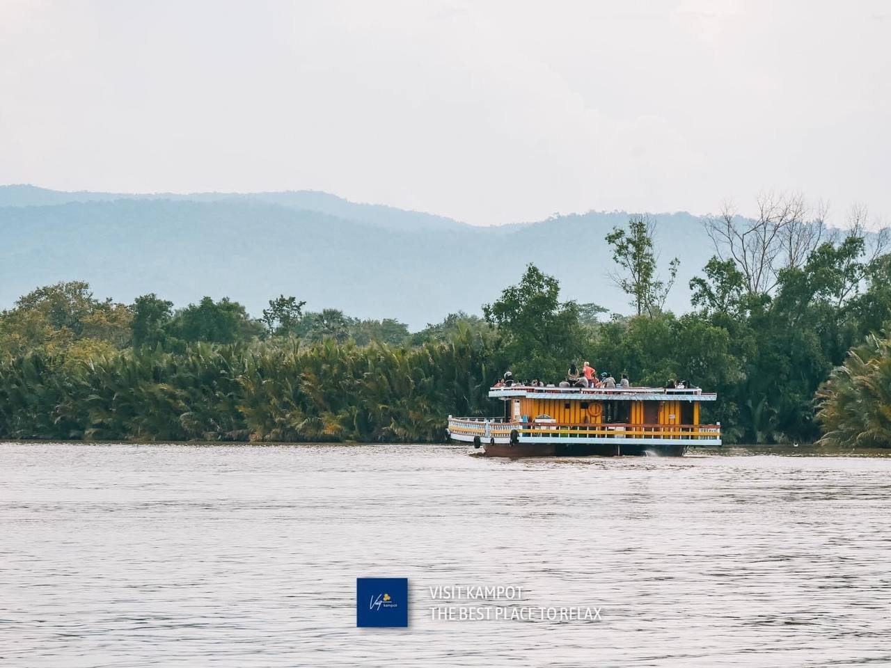 ការជិះទូកមើលថ្ងៃលិច