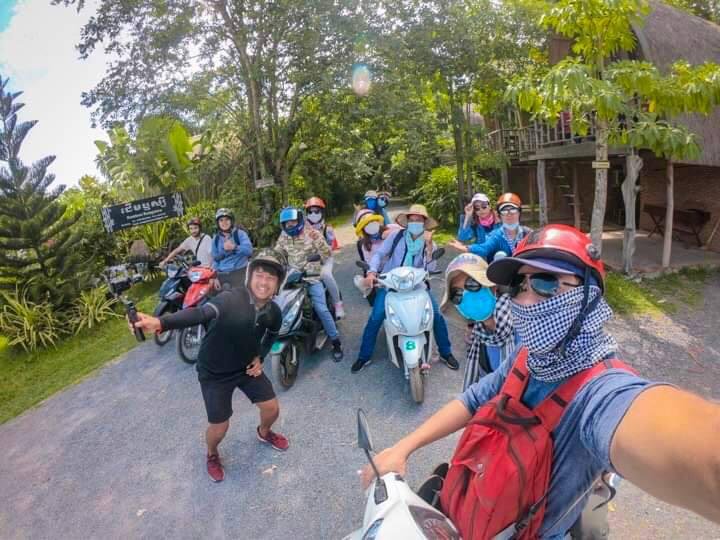 ជិះម៉ូតូដើរលេង