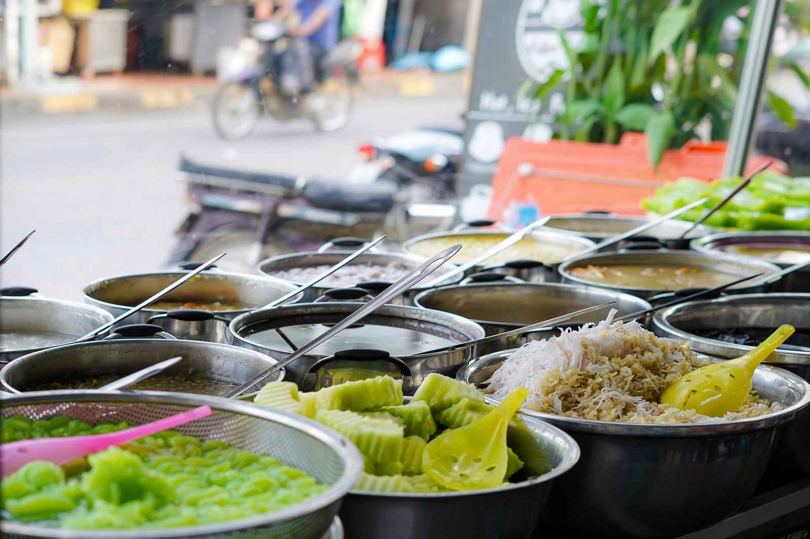 មកសាកបង្អែមឆ្នាំងទាំង ១៩ មុខ បែប Street Food នៅក្រុងកំពត