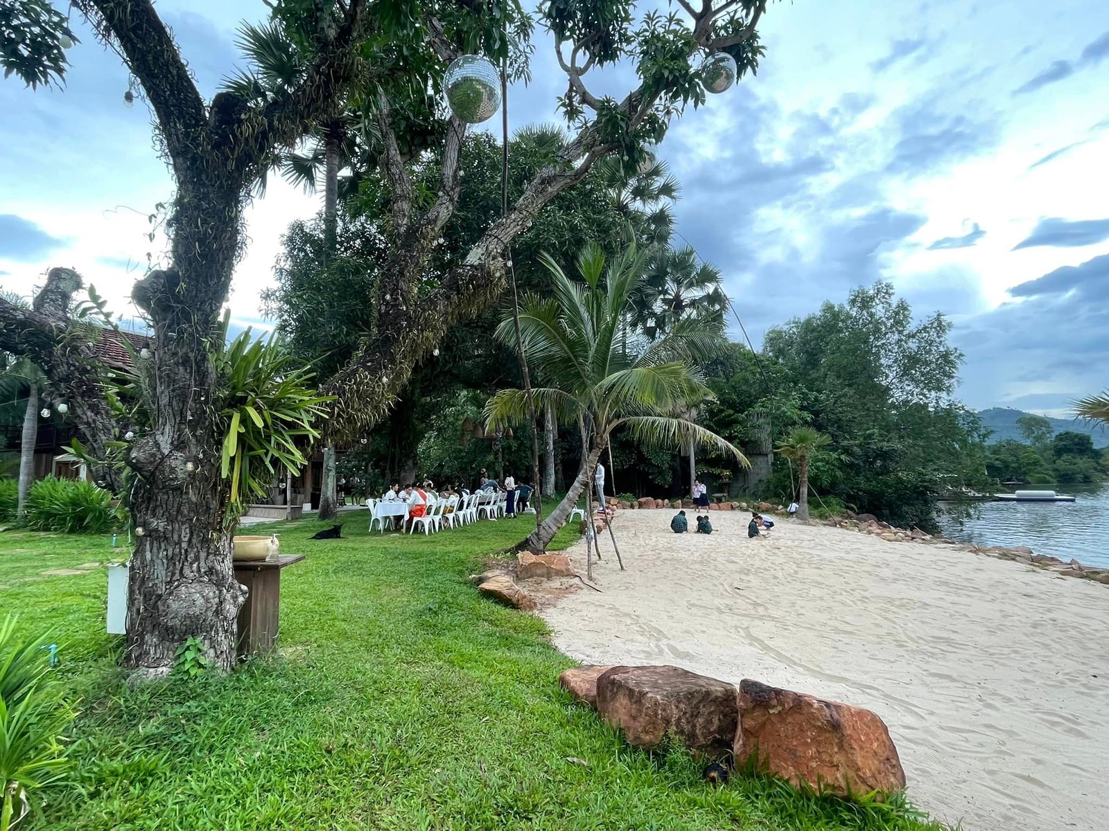 ភូមិថ្មីកំពត រីសត