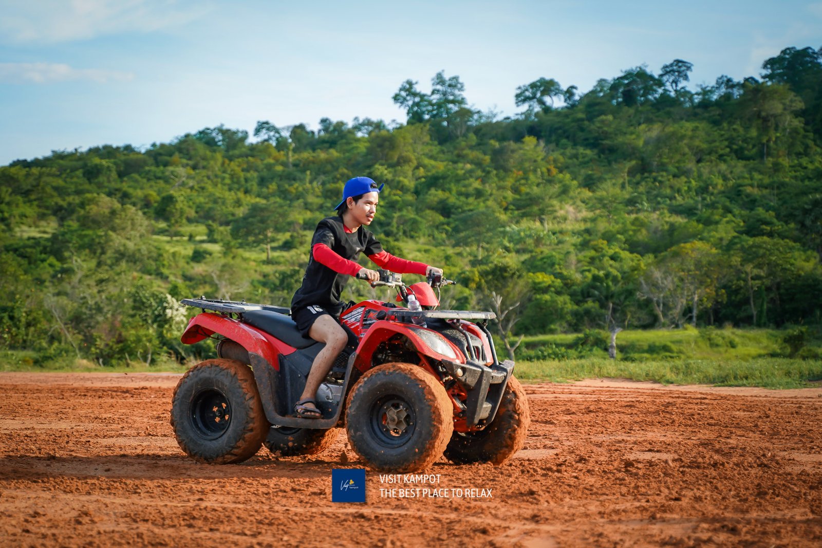 ជិះម៉ូតូកង់បួន