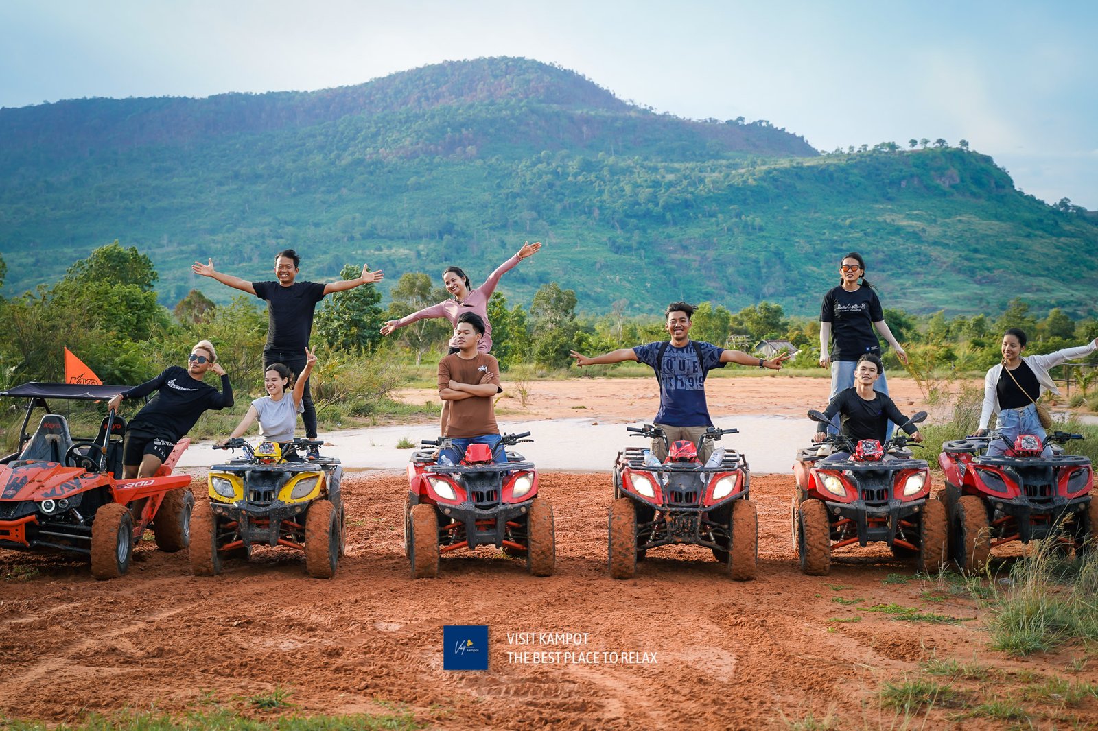 ជិះម៉ូតូកង់បួន