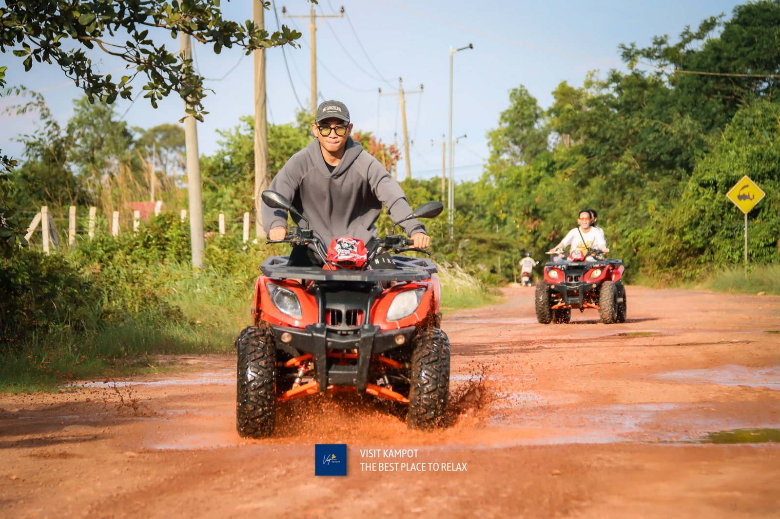 ជិះម៉ូតូកង់បួន
