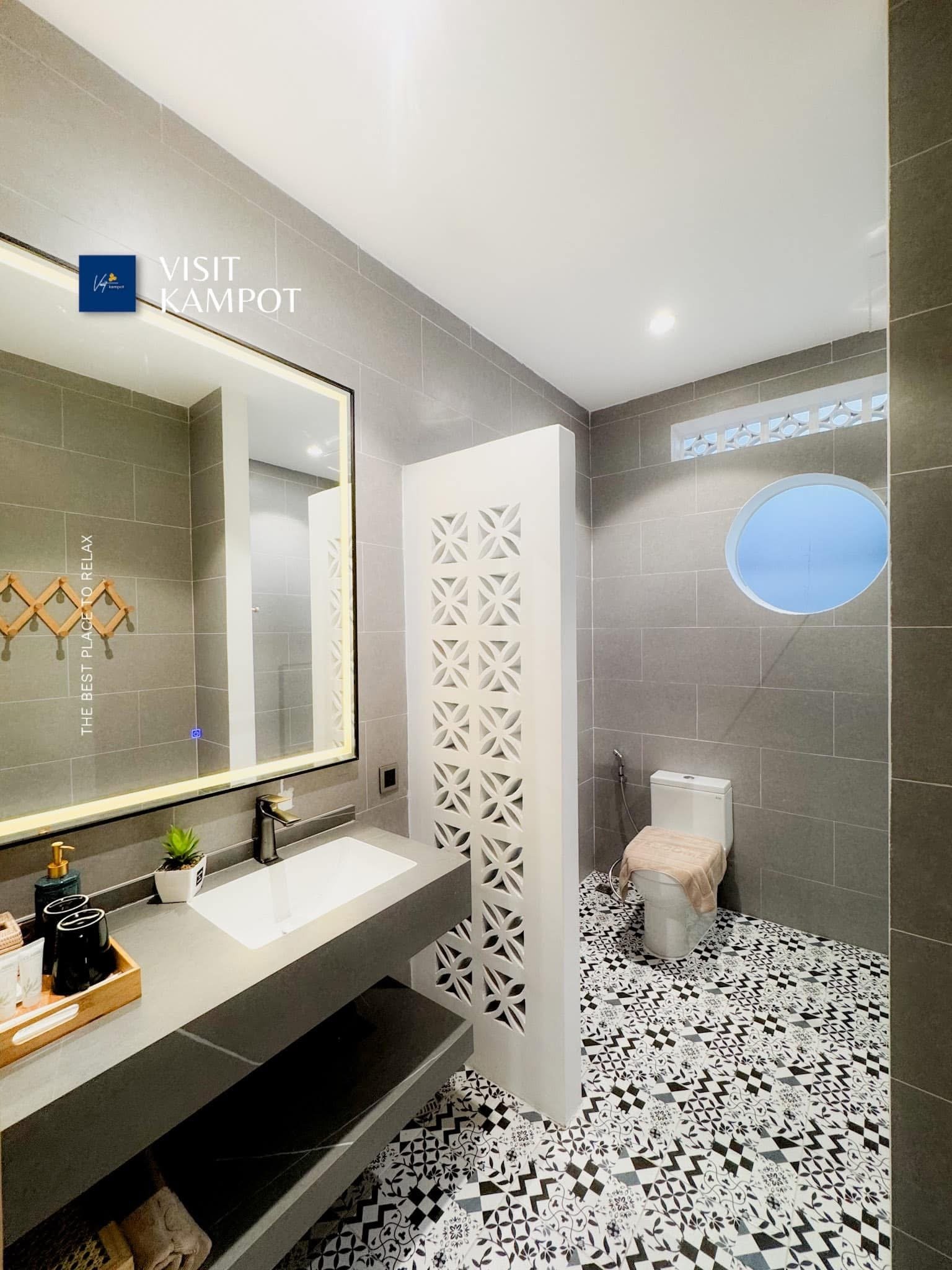 អាម័រ លំហែ