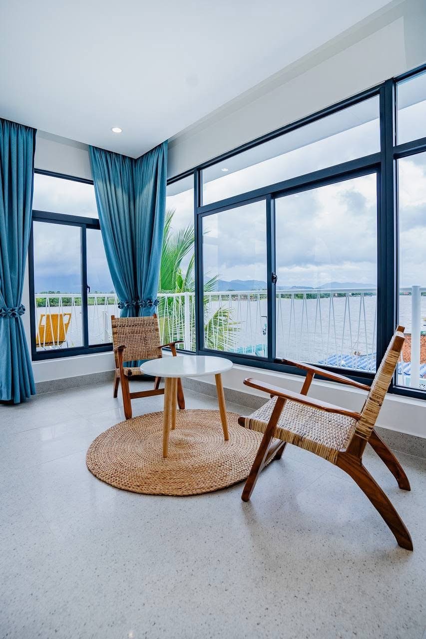 អាម័រ លំហែ