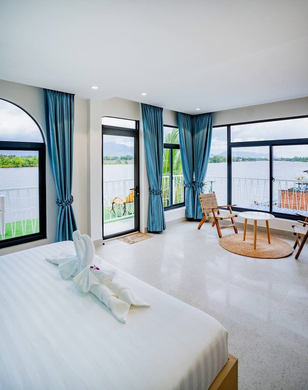 អាម័រ លំហែ