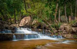 រមណីយដ្ឋានទឹកធ្លាក់៩ជាន់