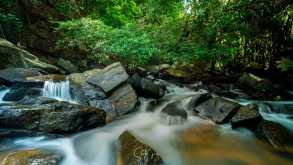 រមណីយដ្ឋានទឹកធ្លាក់៩ជាន់