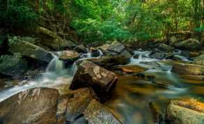 រមណីយដ្ឋានទឹកធ្លាក់៩ជាន់
