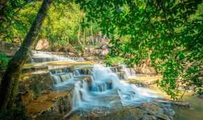 រមណីយដ្ឋានទឹកធ្លាក់៩ជាន់