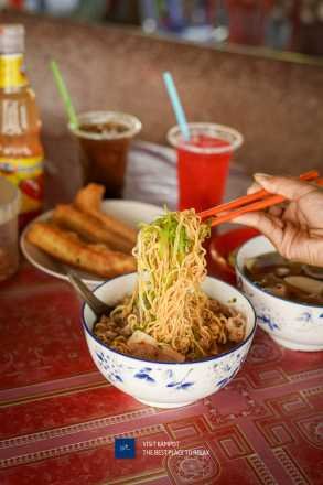 មីស៊ុបមុខសាលាកំពតក្រុង