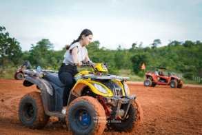 ជិះម៉ូតូកង់បួន
