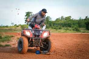 ជិះម៉ូតូកង់បួន